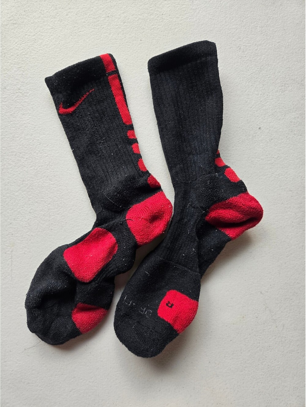 Nike Dri-FIT Basketball Crew Socks Black Red Cushioned Performance